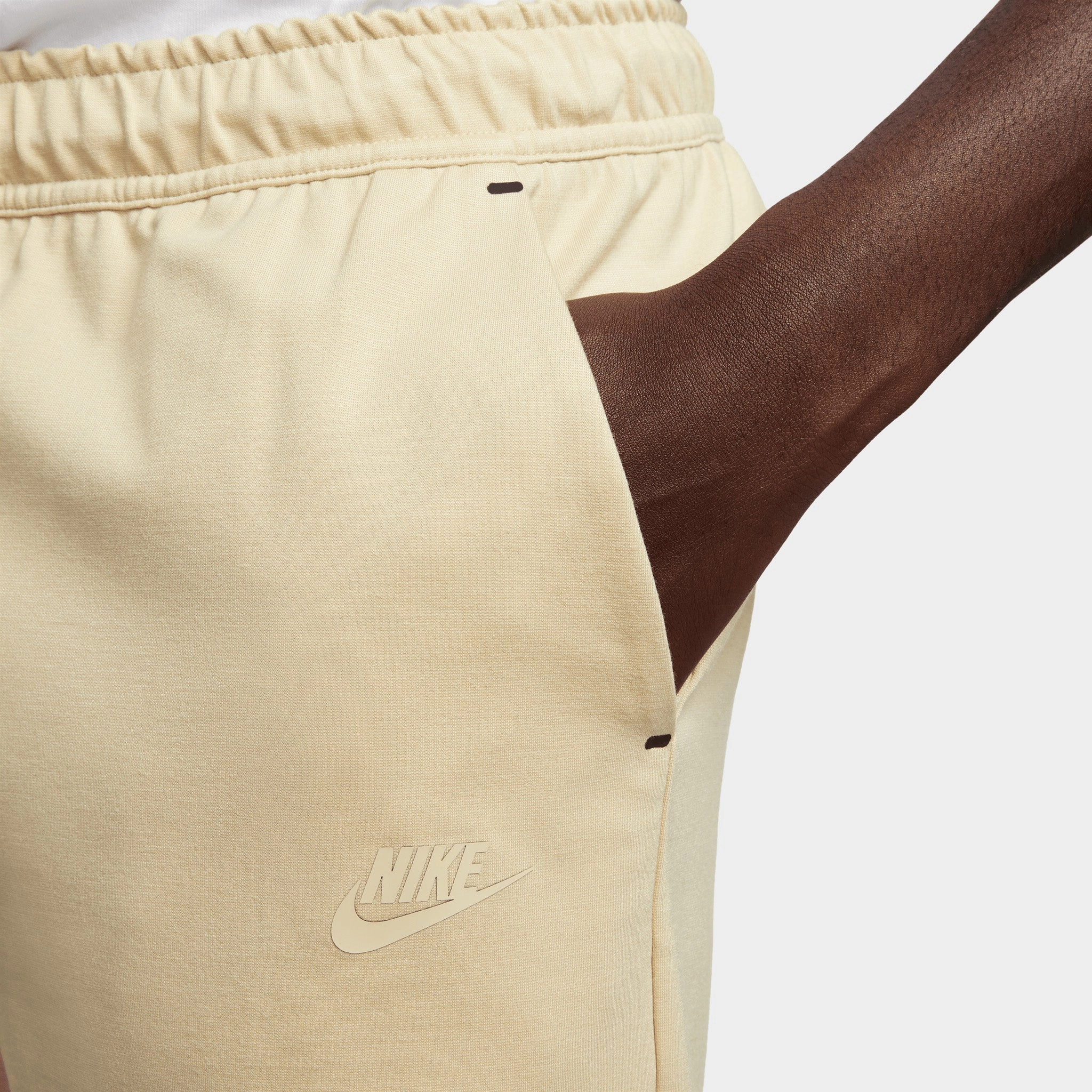 Nike Sportswear Tech Fleece Lightweight Shorts / Team Gold